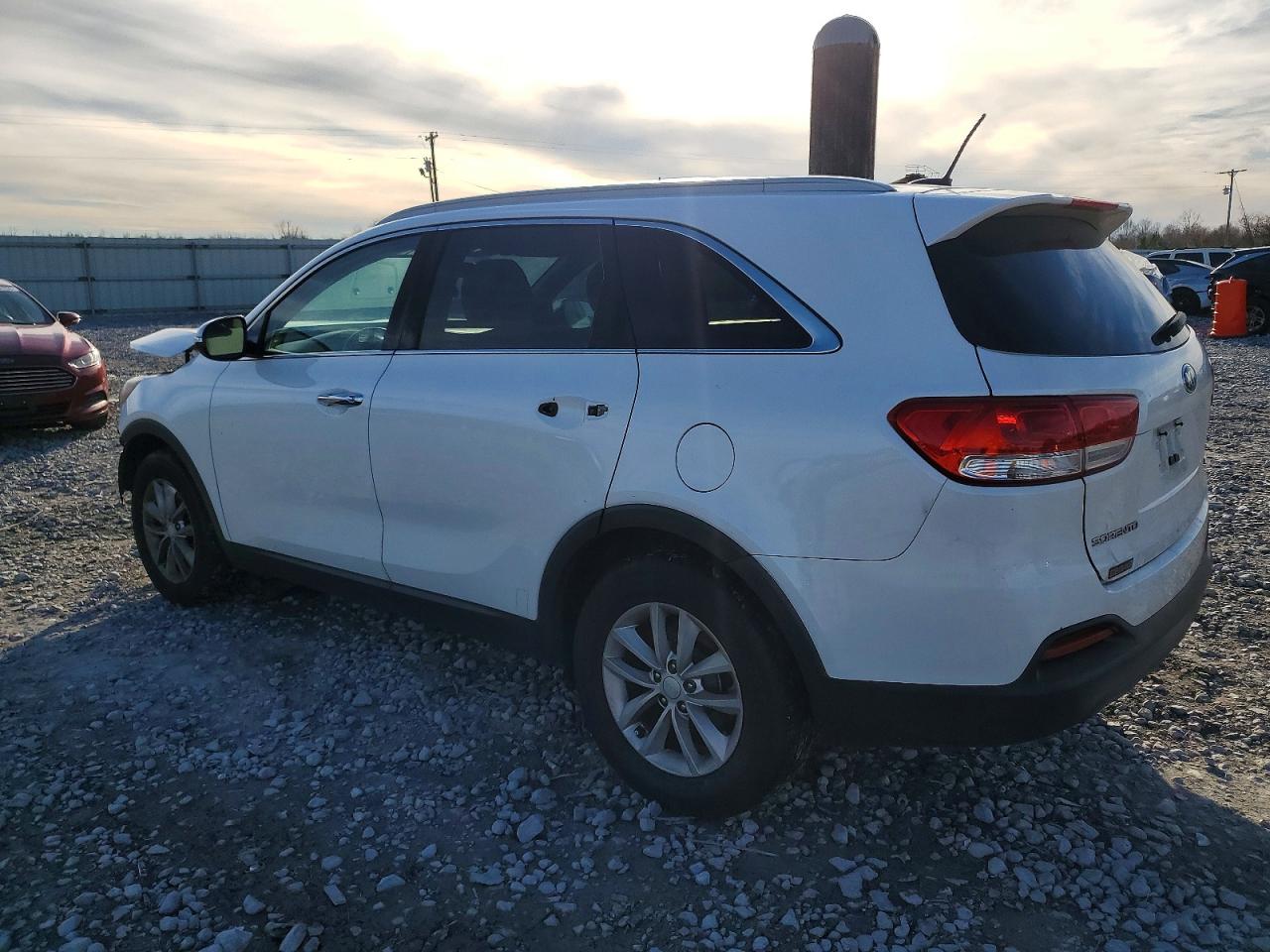 2017 KIA SORENTO LX photo 2
