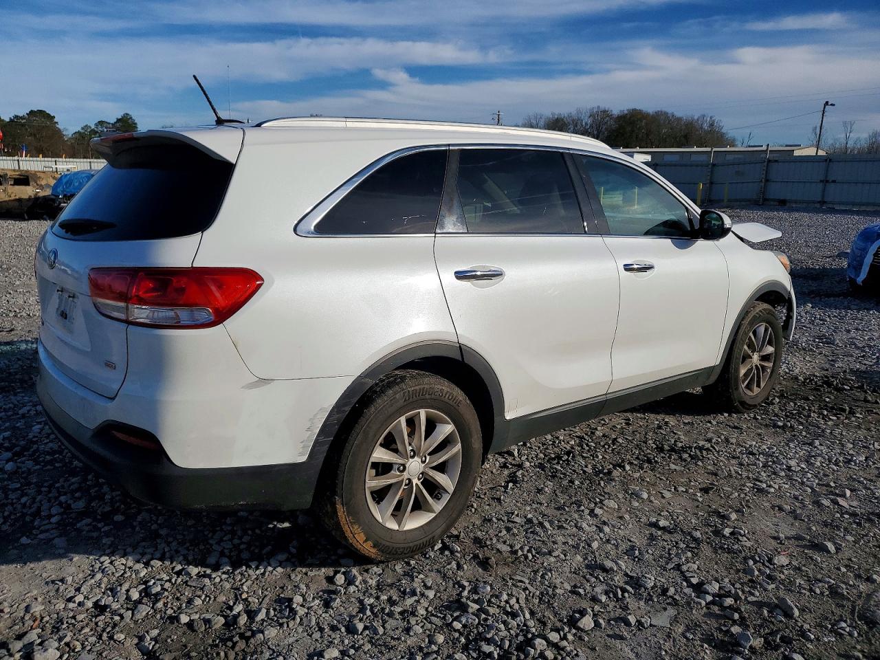 2017 KIA SORENTO LX photo 3