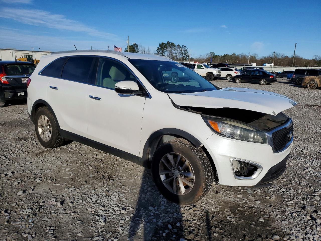 2017 KIA SORENTO LX photo 4