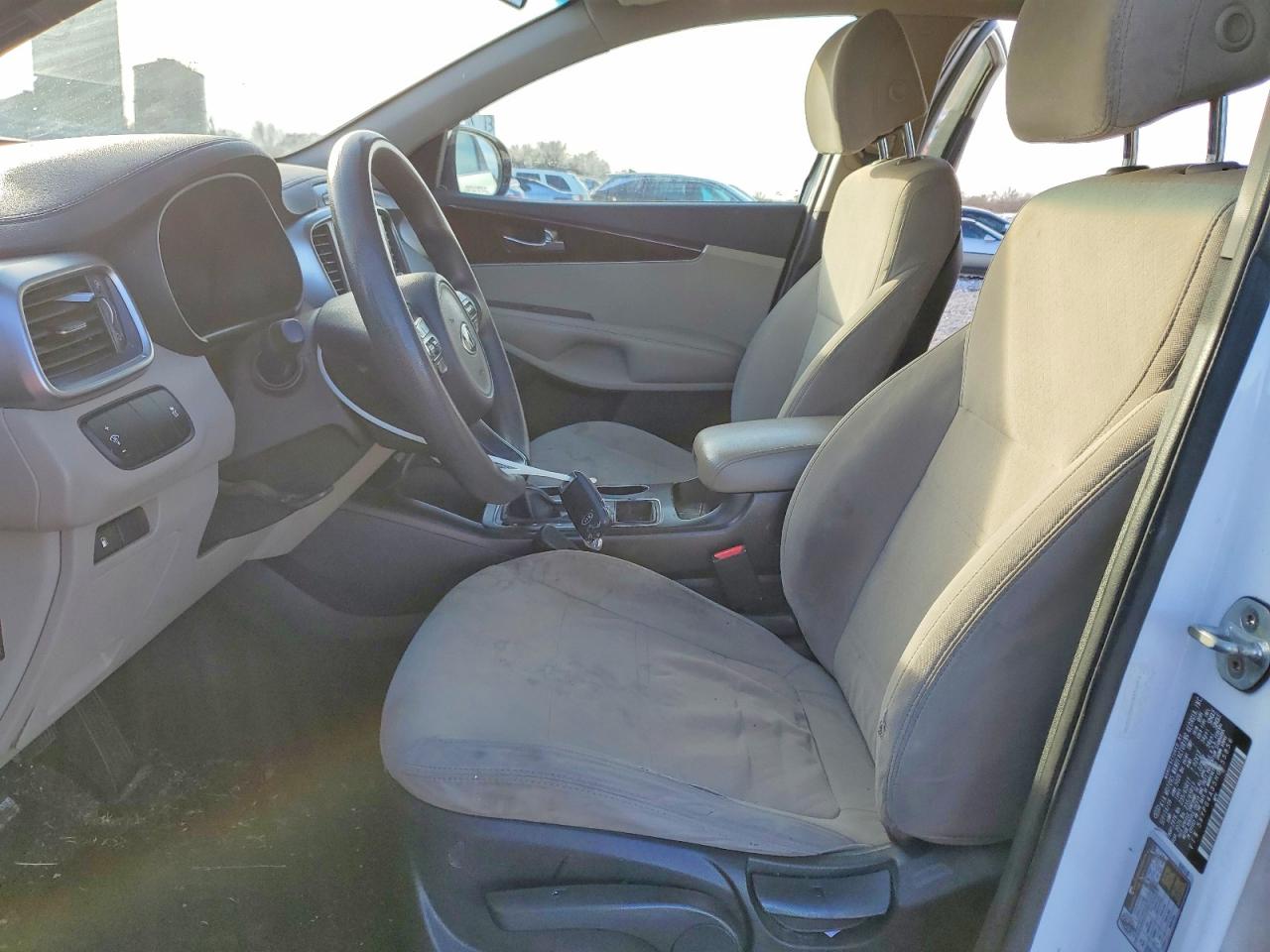 2017 KIA SORENTO LX photo 7