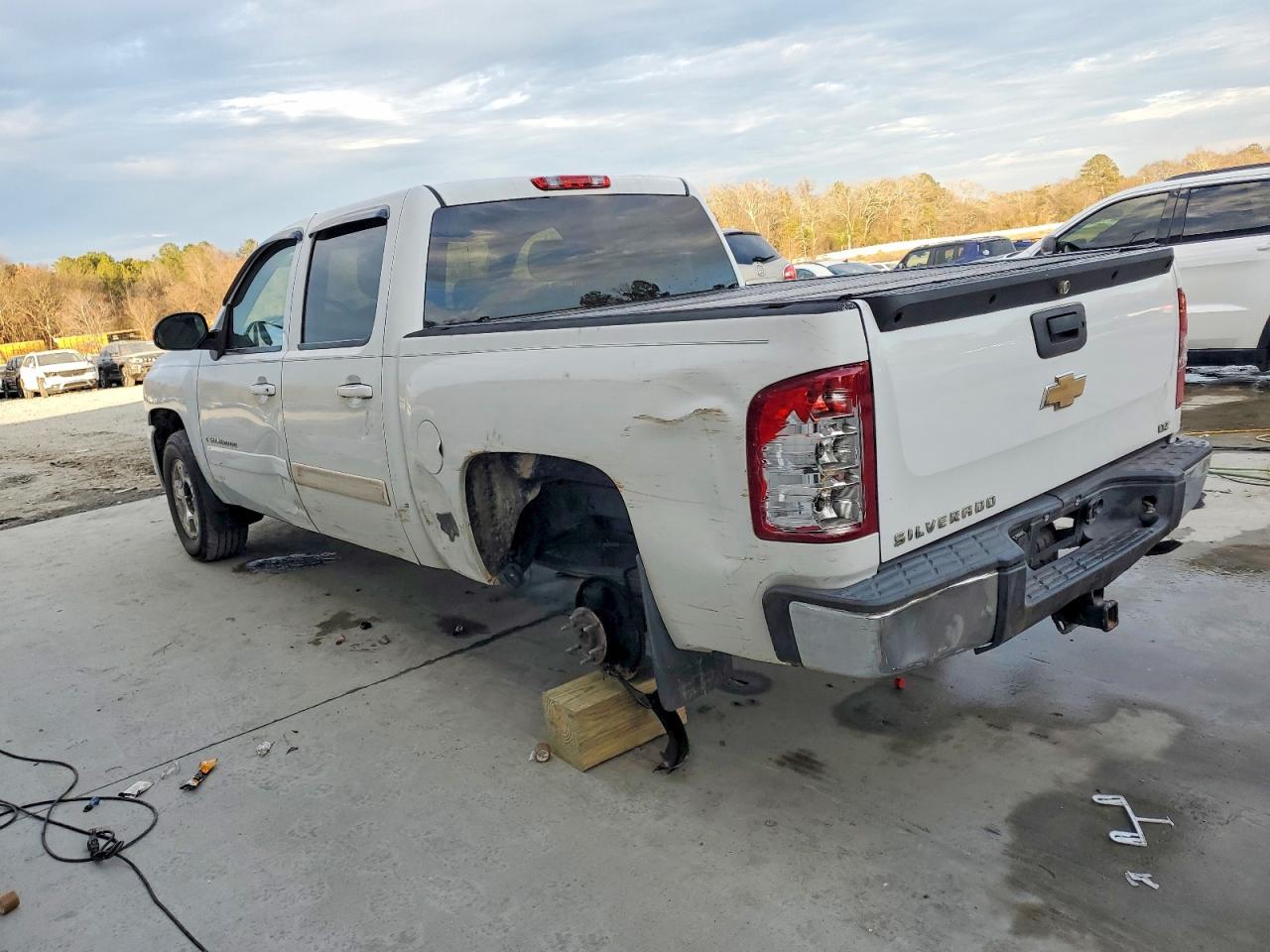2007 CHEVROLET SILVERADO C1500 CREW CAB photo 2