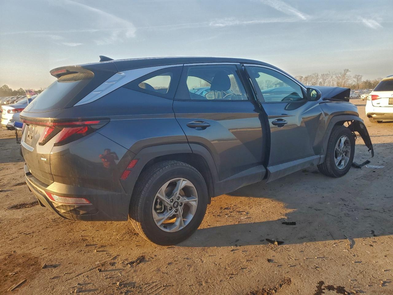 2024 HYUNDAI TUCSON SE photo 3