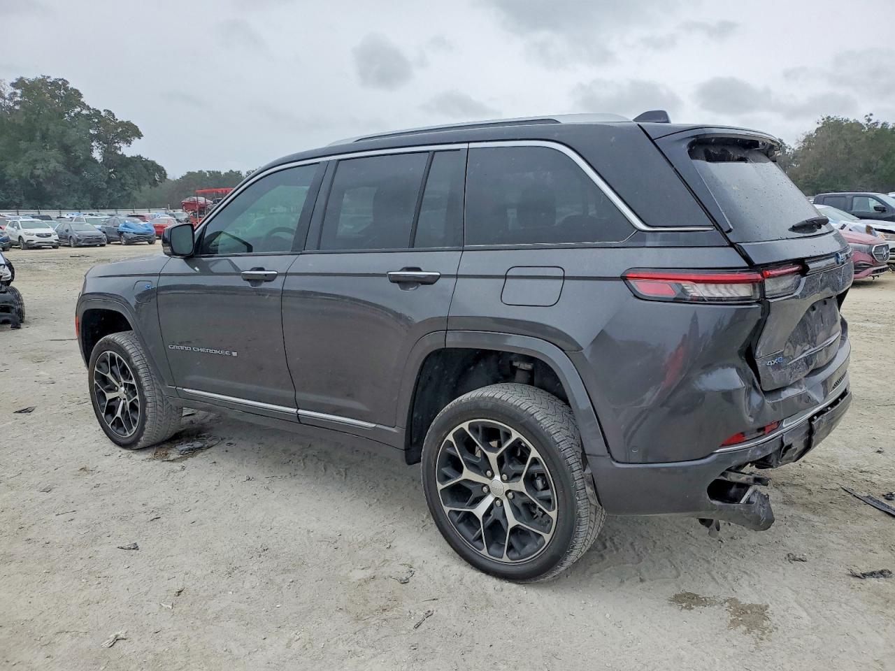 2022 JEEP GRAND CHEROKEE SUMMIT 4XE photo 2