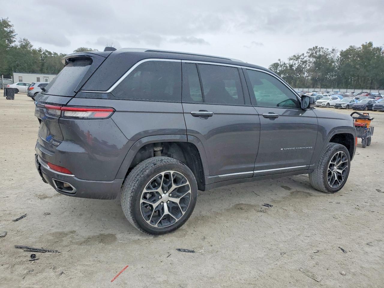 2022 JEEP GRAND CHEROKEE SUMMIT 4XE photo 3