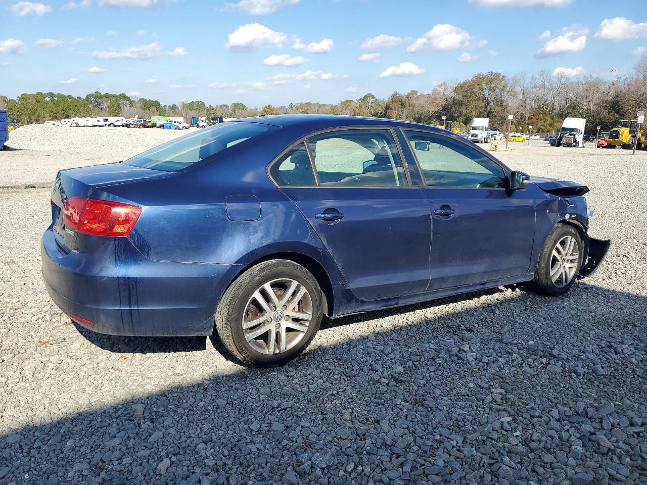 2012 VOLKSWAGEN JETTA SE photo 3