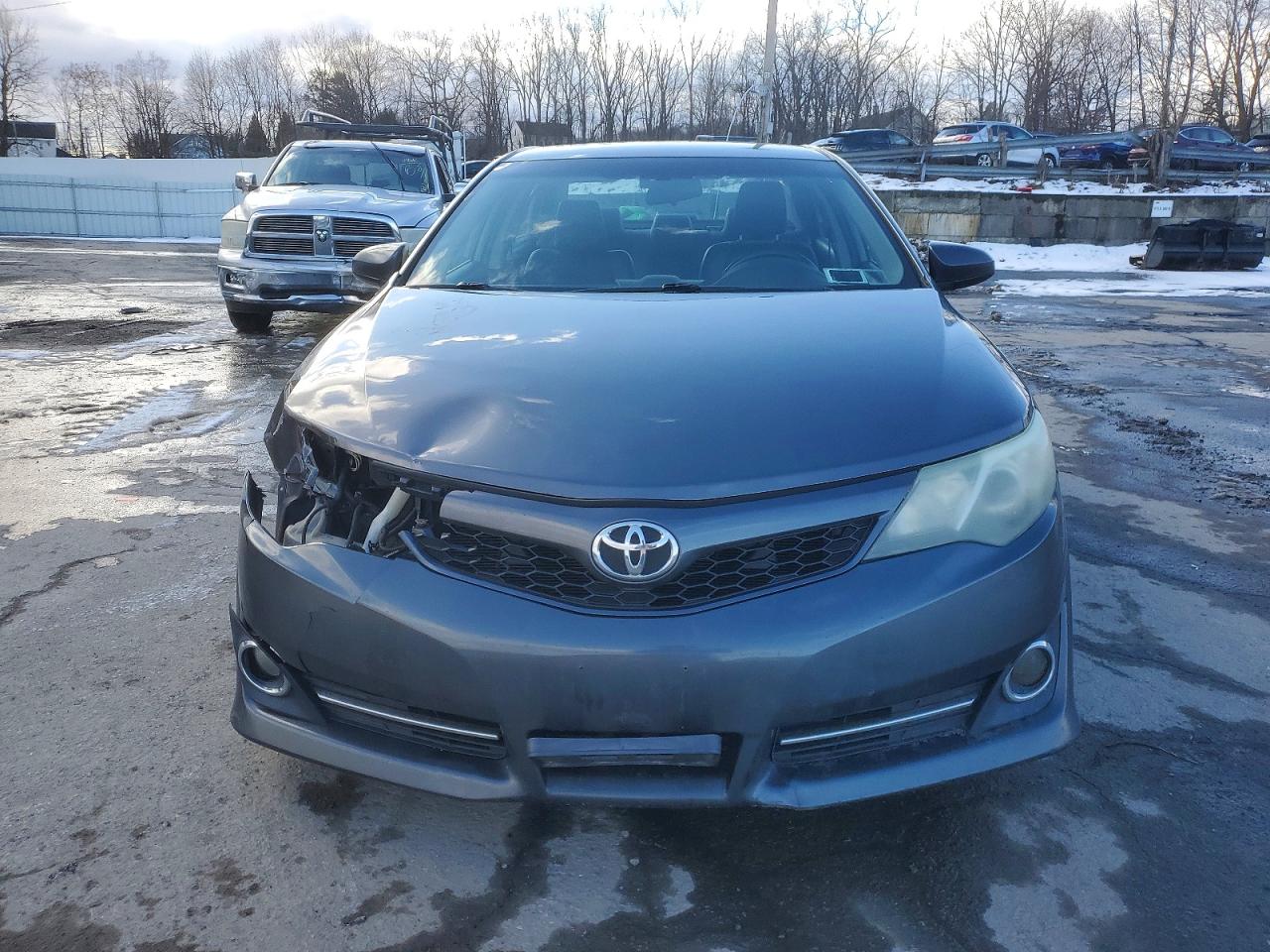 2014 TOYOTA CAMRY L photo 5