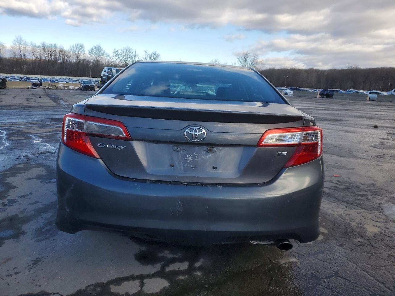 2014 TOYOTA CAMRY L photo 6