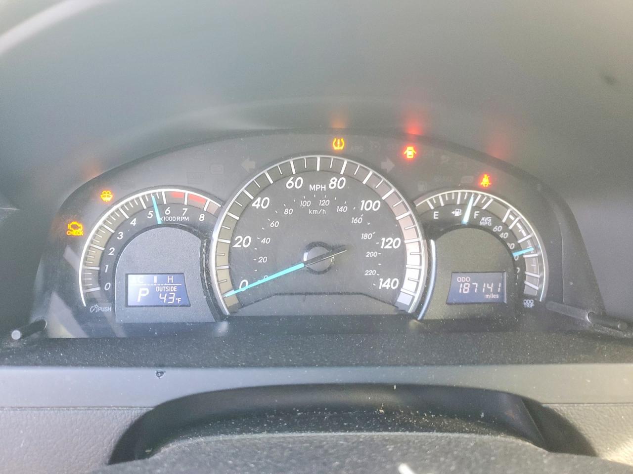 2014 TOYOTA CAMRY L photo 9
