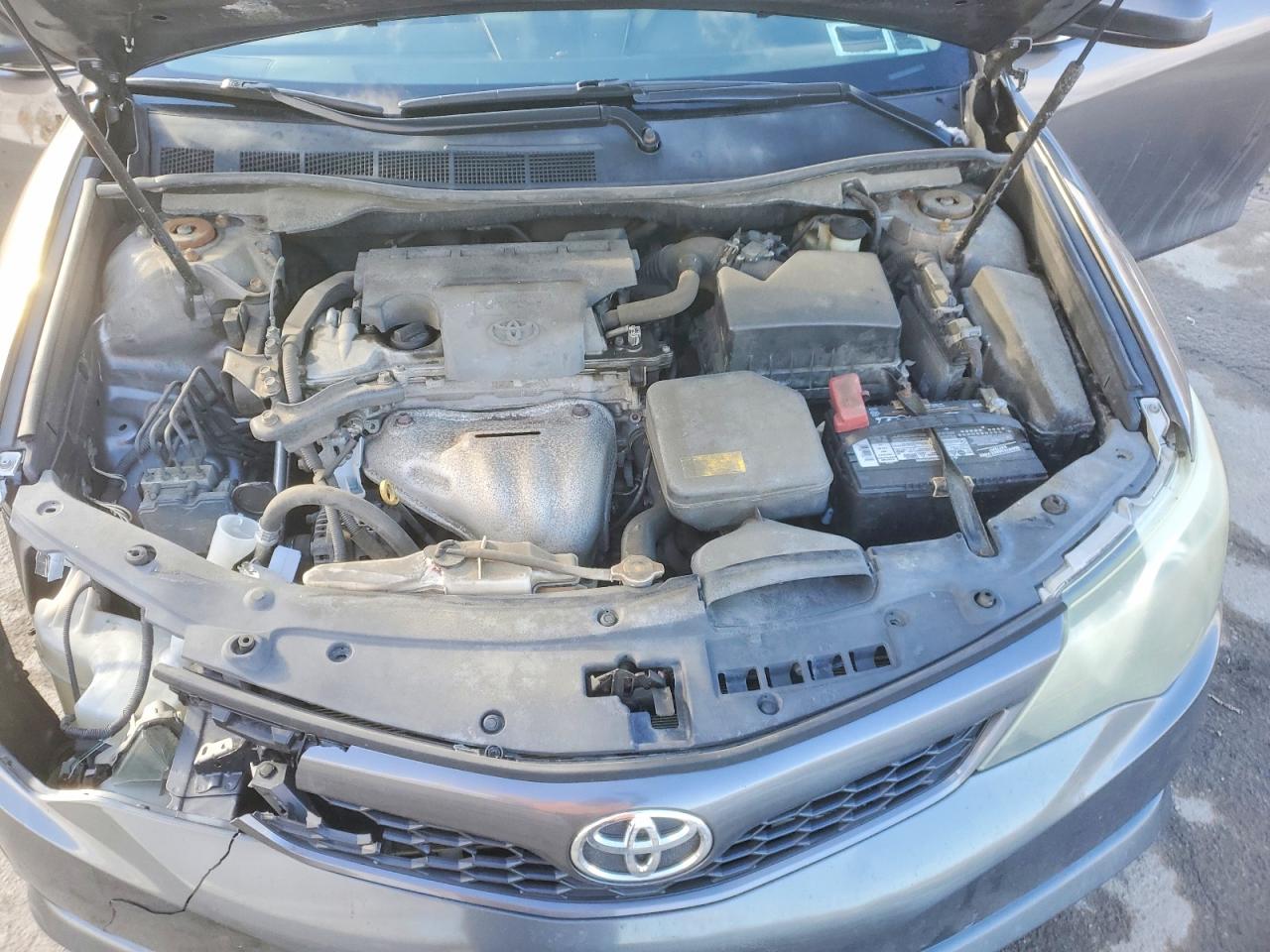 2014 TOYOTA CAMRY L photo 11