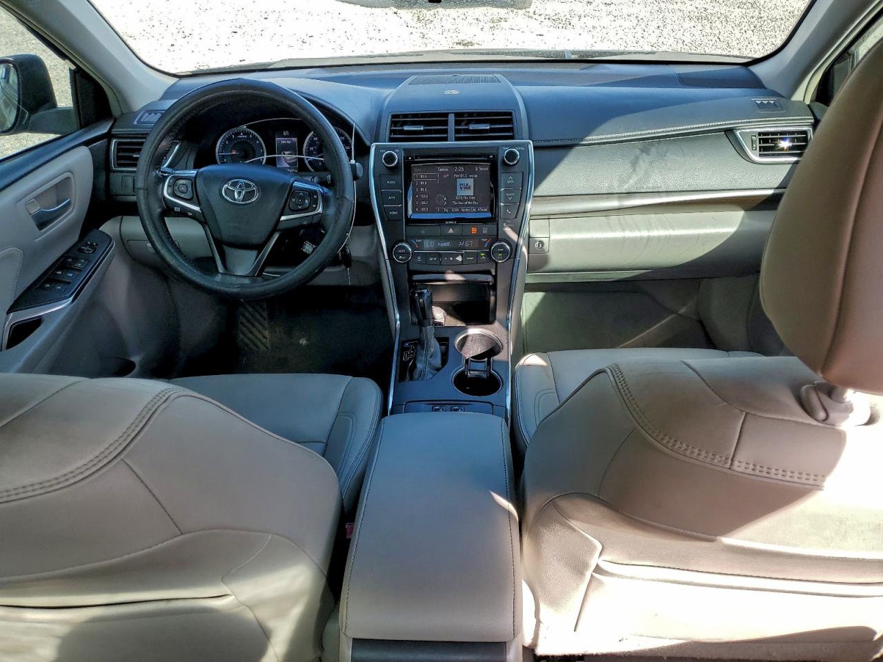 2016 TOYOTA CAMRY LE photo 8