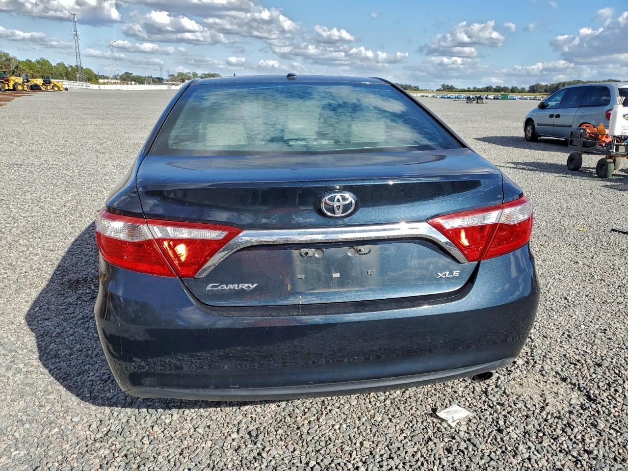 2016 TOYOTA CAMRY LE photo 6