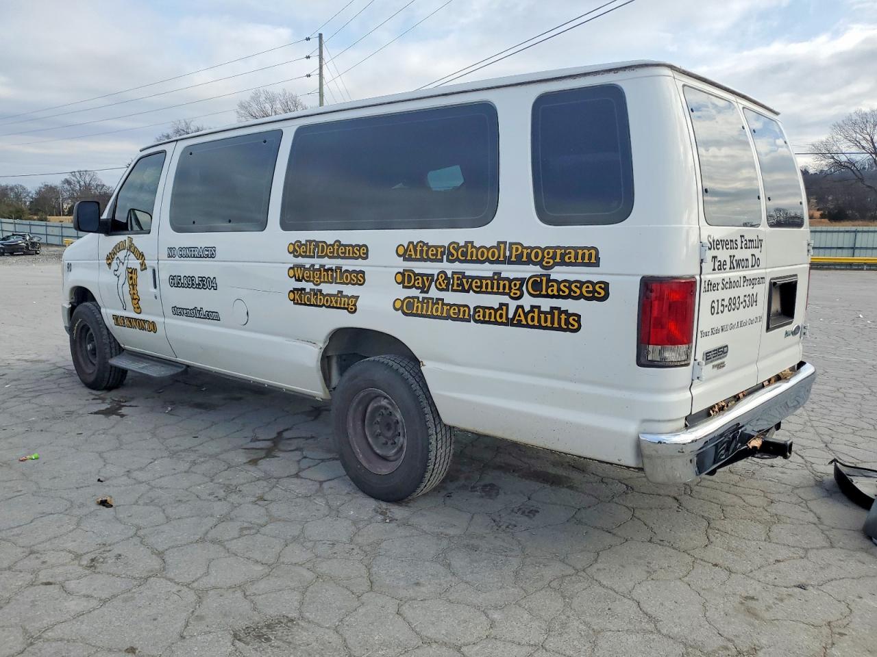 2011 FORD ECONOLINE E350 SUPER DUTY WAGON photo 2