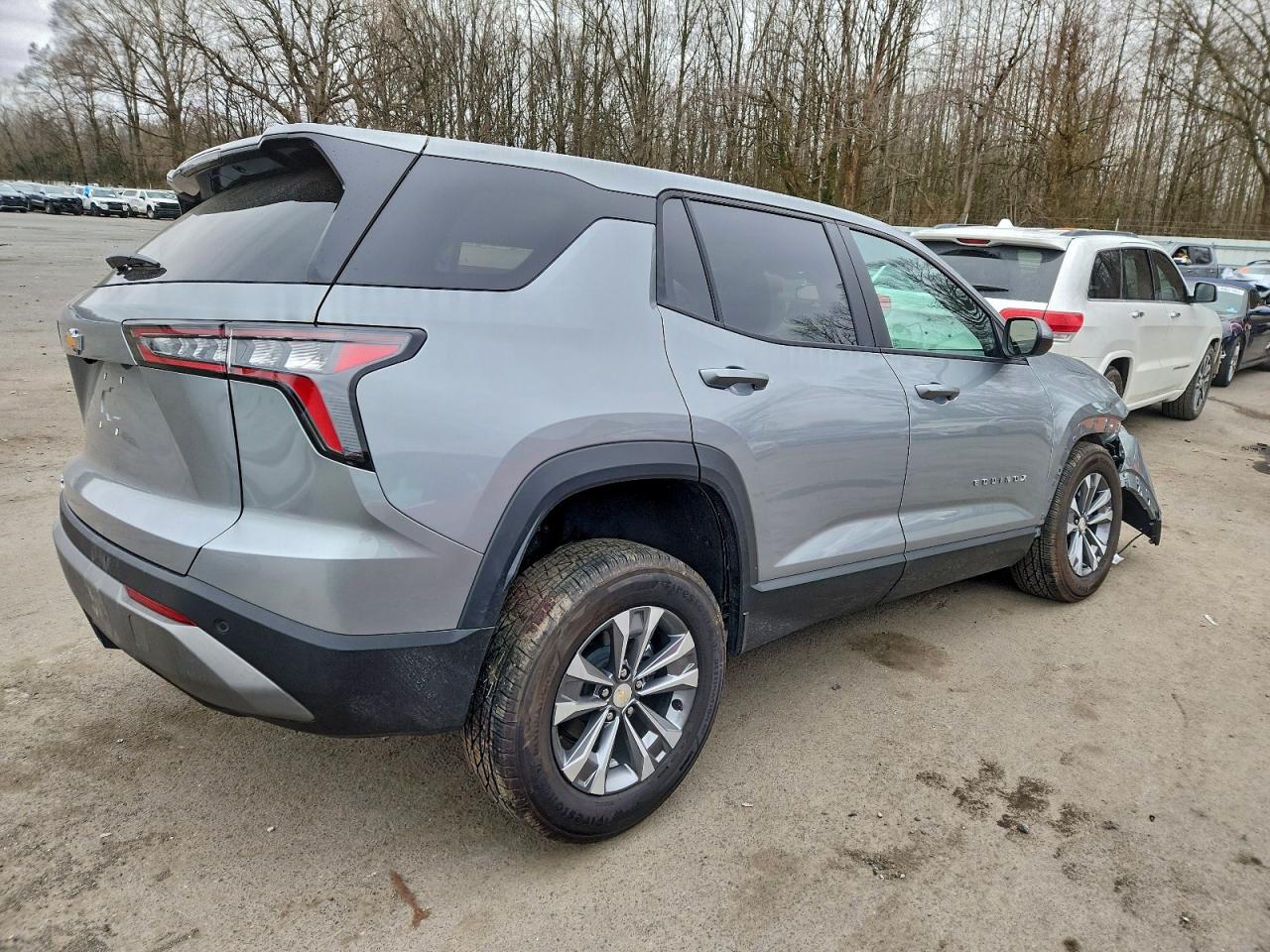 2026 CHEVROLET EQUINOX LT photo 3