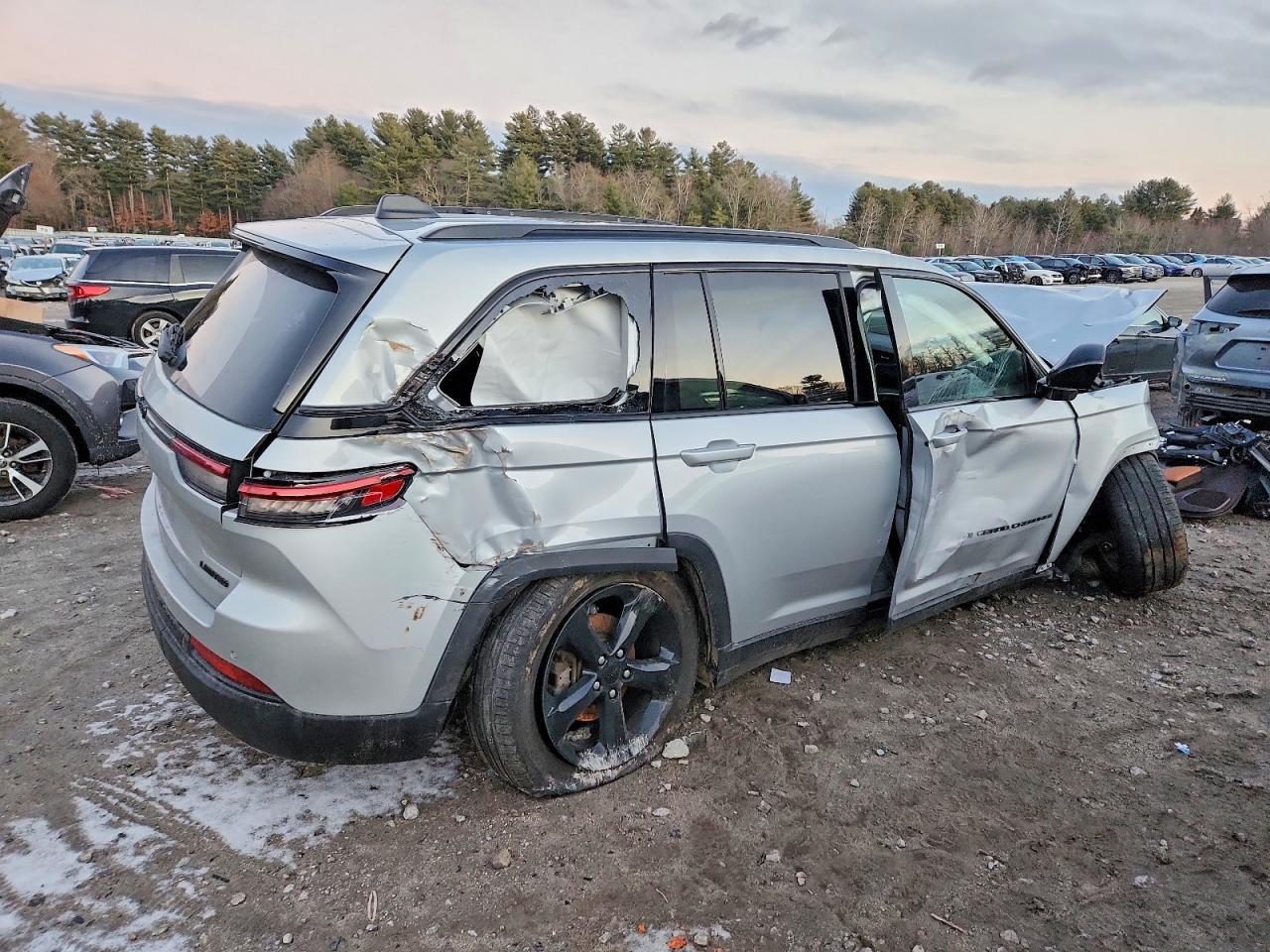 2023 JEEP GRAND CHEROKEE LIMITED photo 3
