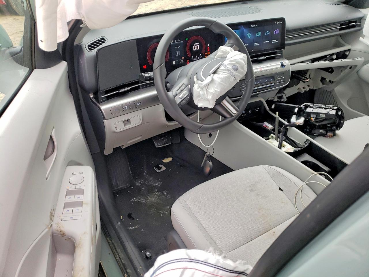 2025 HYUNDAI KONA SEL photo 8