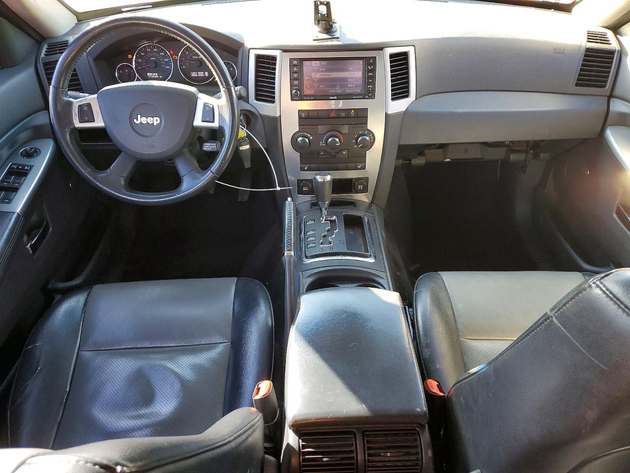 2010 JEEP GRAND CHEROKEE LAREDO photo 8