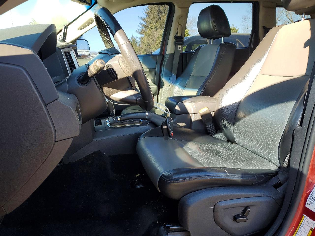 2010 JEEP GRAND CHEROKEE LAREDO photo 7
