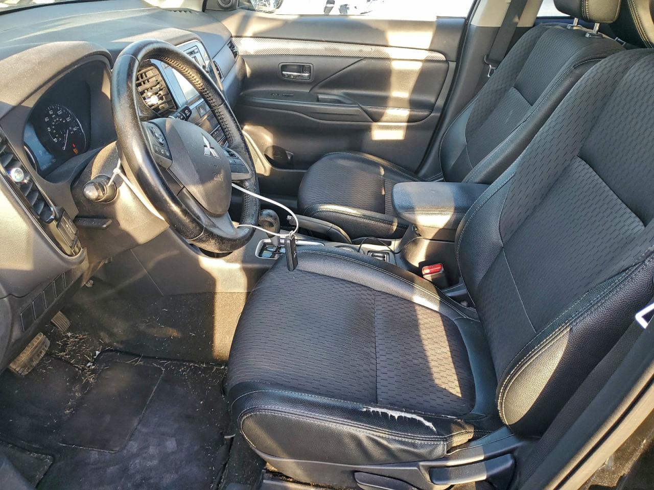 2015 MITSUBISHI OUTLANDER SE photo 13