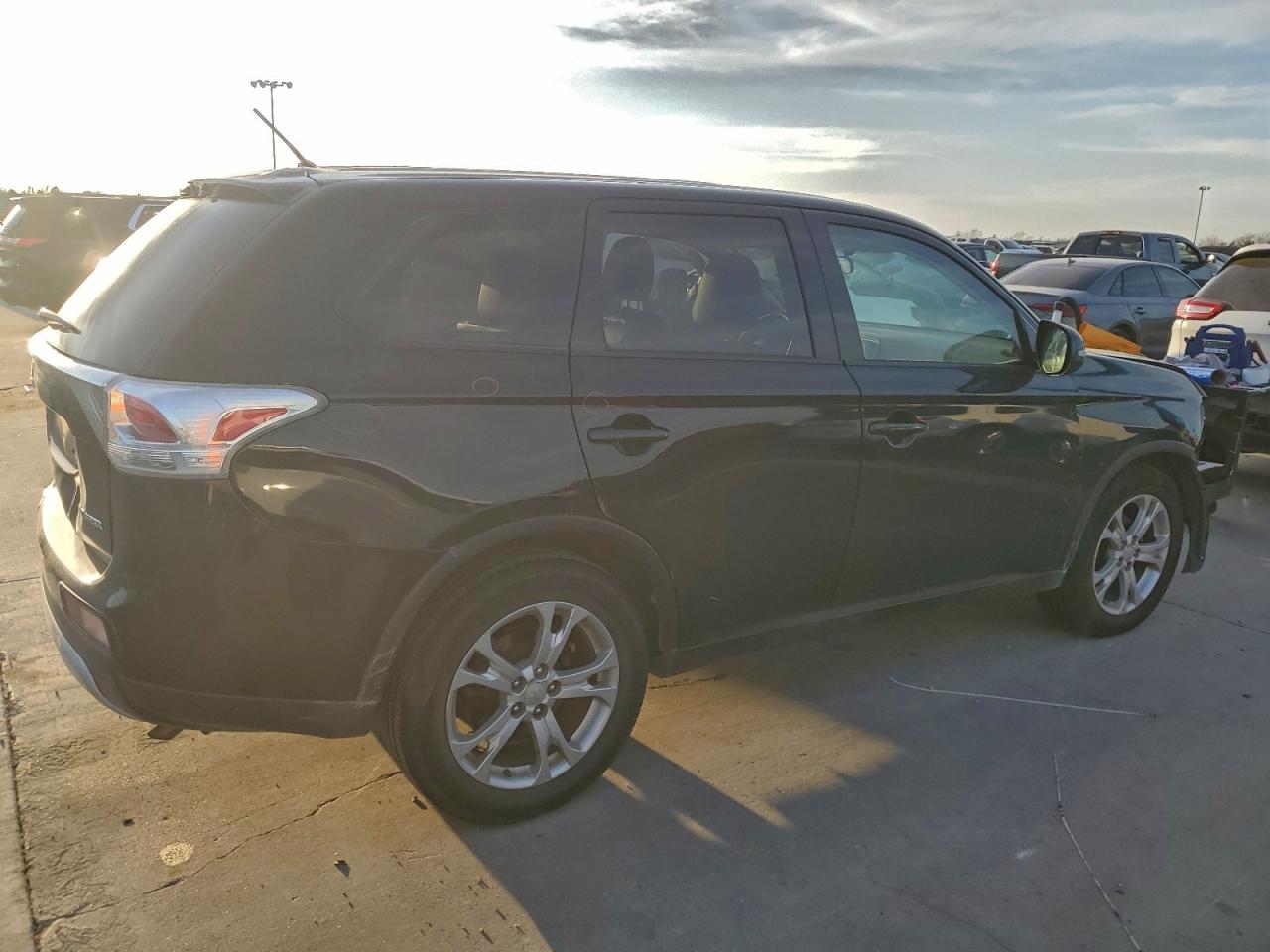 2015 MITSUBISHI OUTLANDER SE photo 5