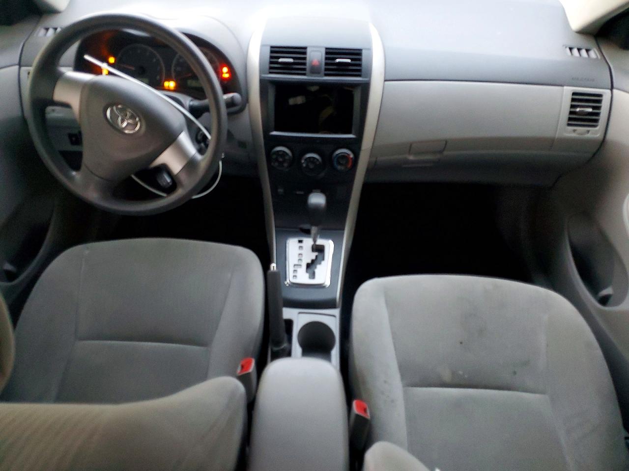 2010 TOYOTA COROLLA LE photo 8