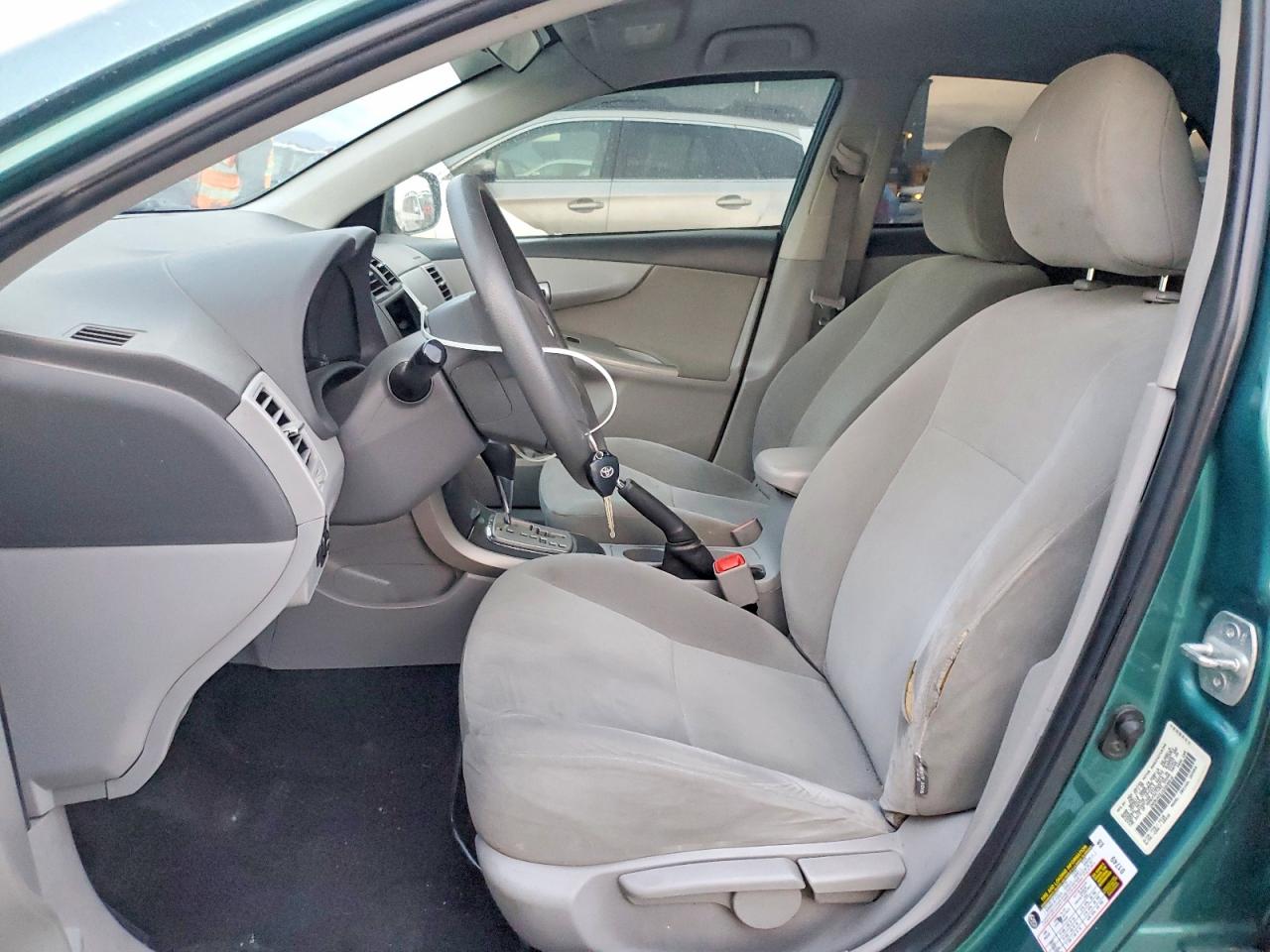 2010 TOYOTA COROLLA LE photo 7