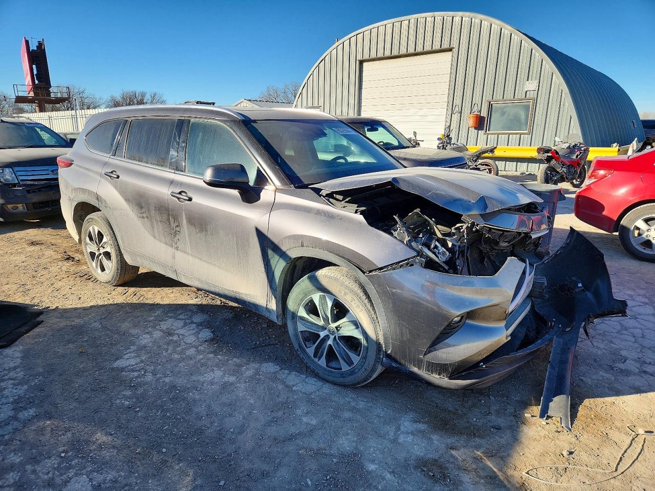 2021 TOYOTA HIGHLANDER XLE photo 4