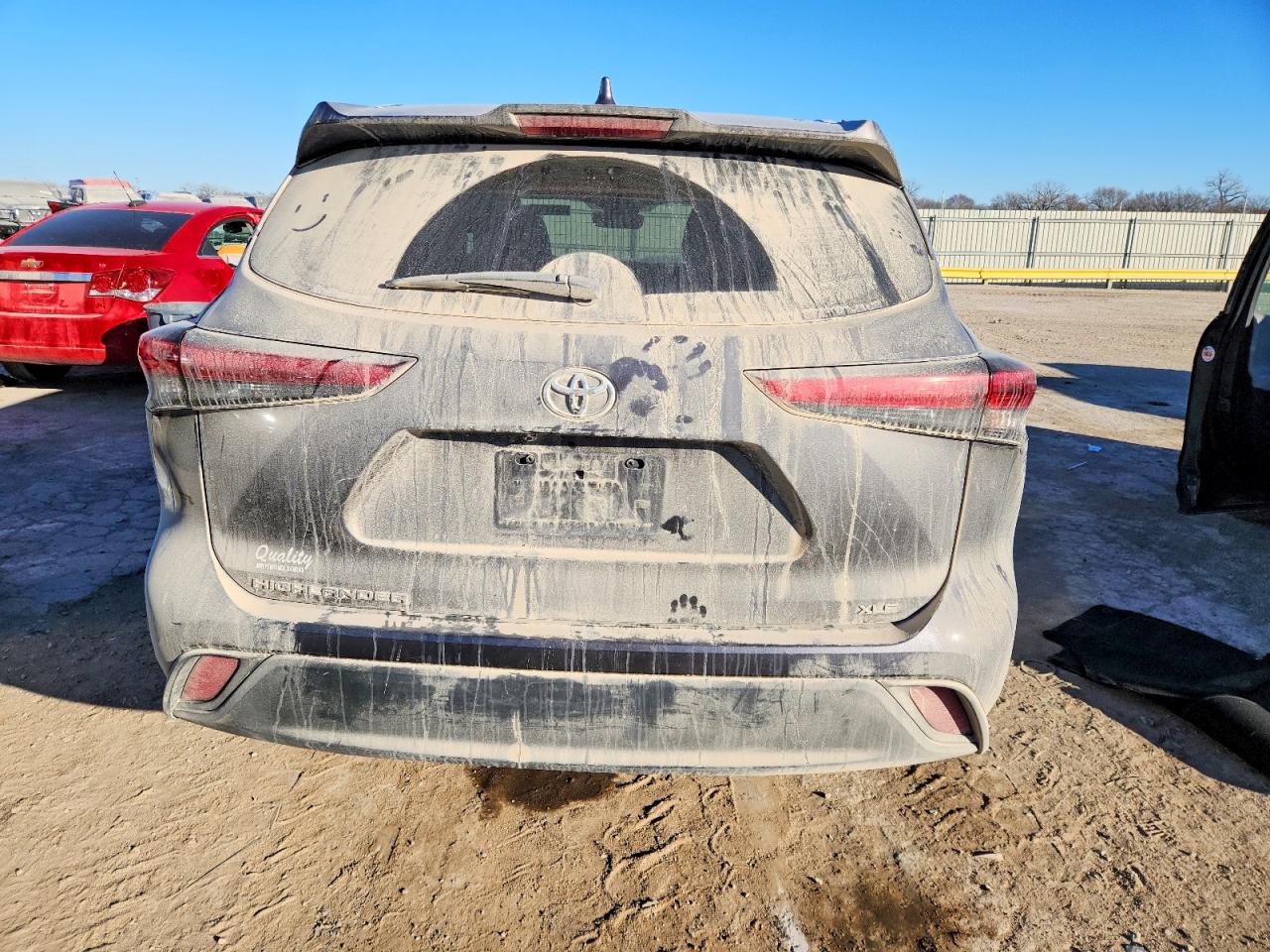 2021 TOYOTA HIGHLANDER XLE photo 6
