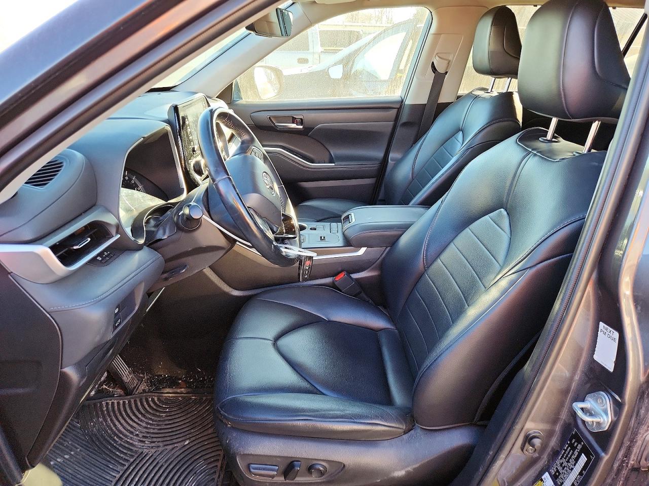 2021 TOYOTA HIGHLANDER XLE photo 7