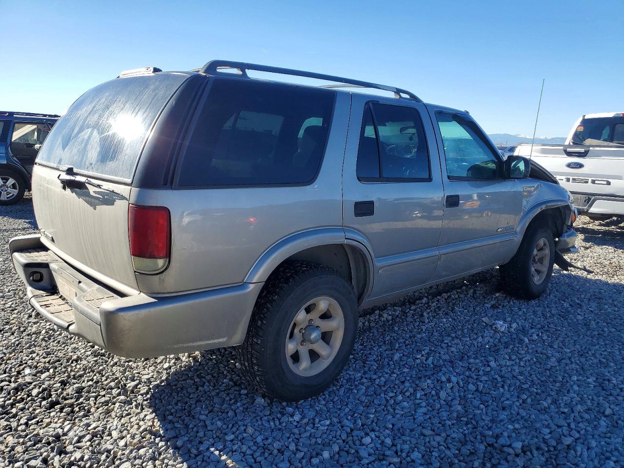 2004 CHEVROLET BLAZER photo 3