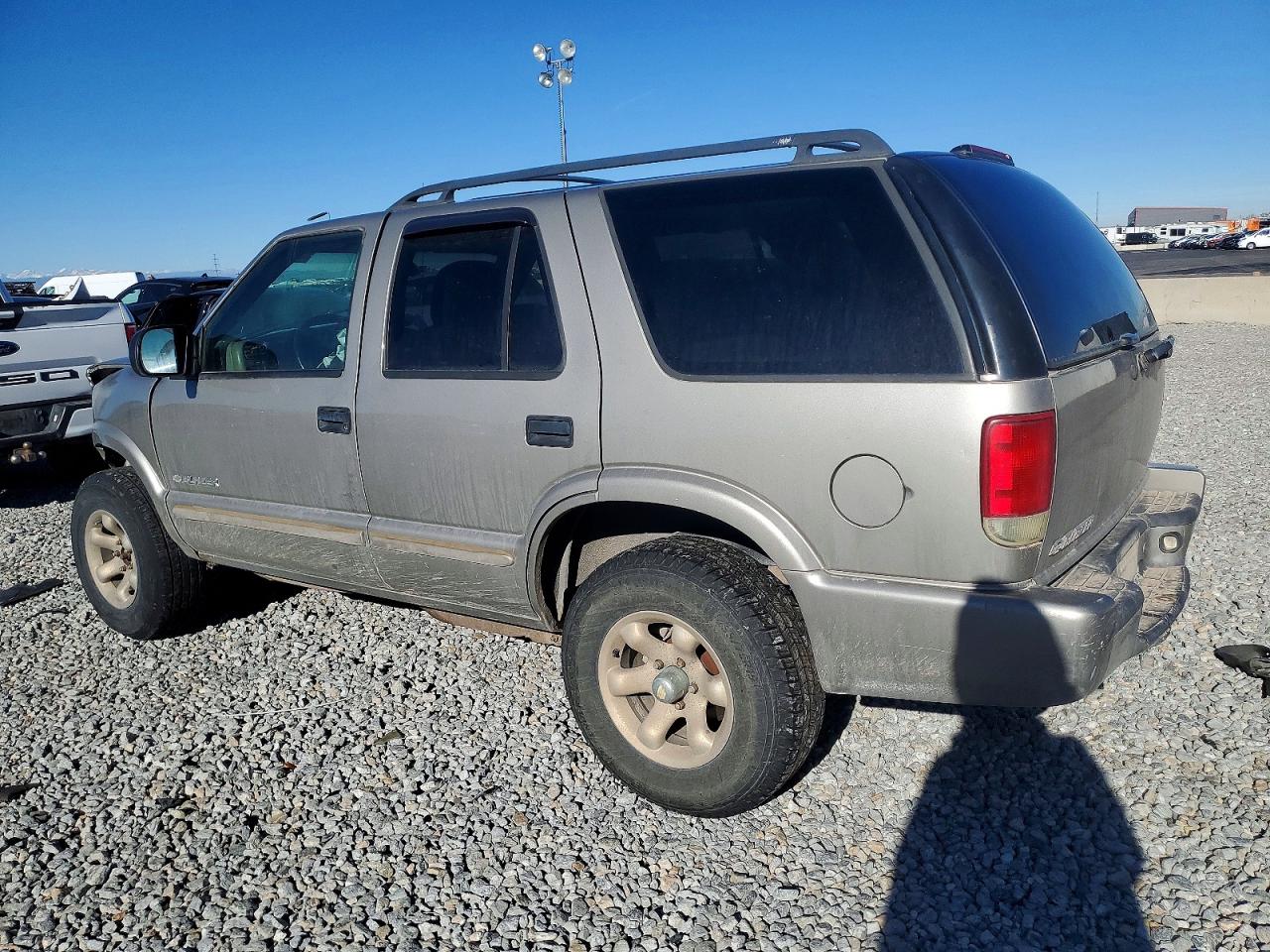 2004 CHEVROLET BLAZER photo 2