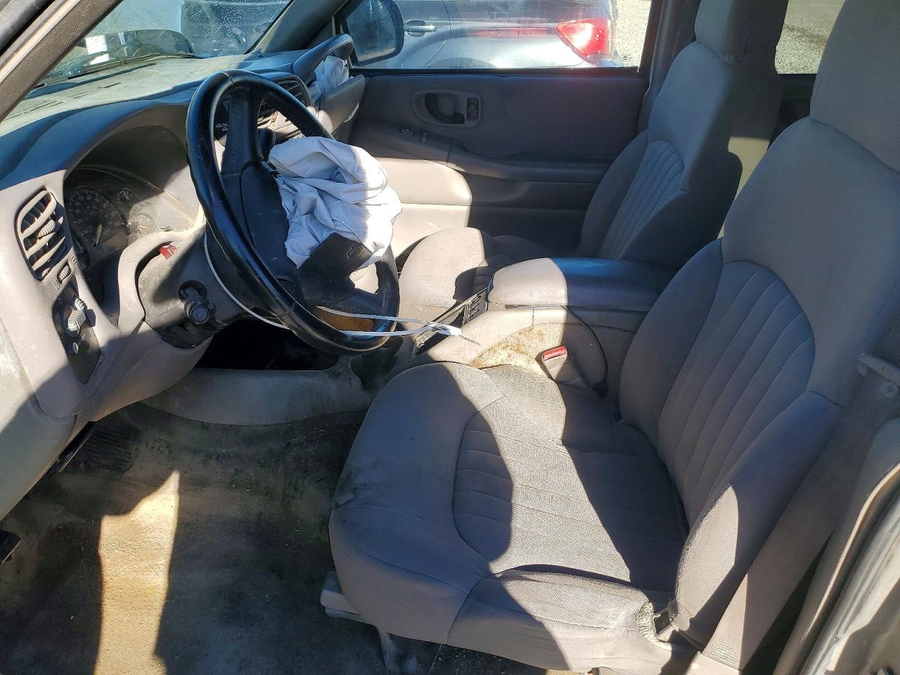 2004 CHEVROLET BLAZER photo 7