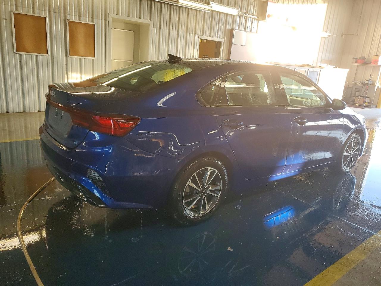 2023 KIA FORTE LX photo 3