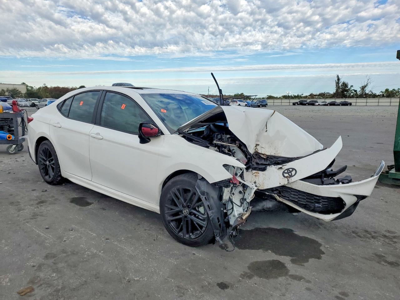 2025 TOYOTA CAMRY XSE photo 4