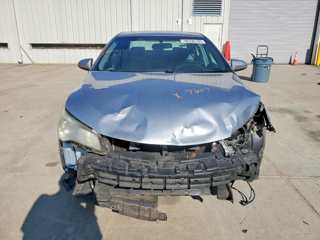 2015 TOYOTA CAMRY LE photo 5