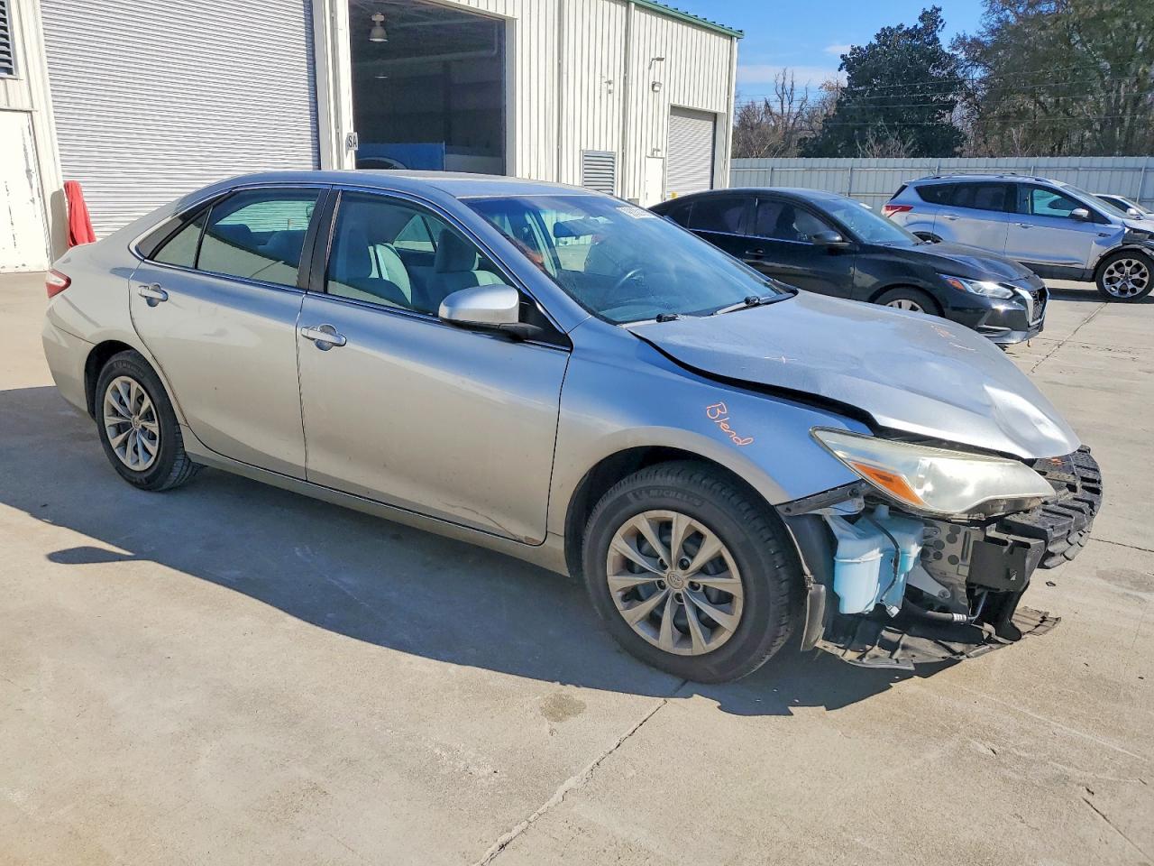 2015 TOYOTA CAMRY LE photo 4