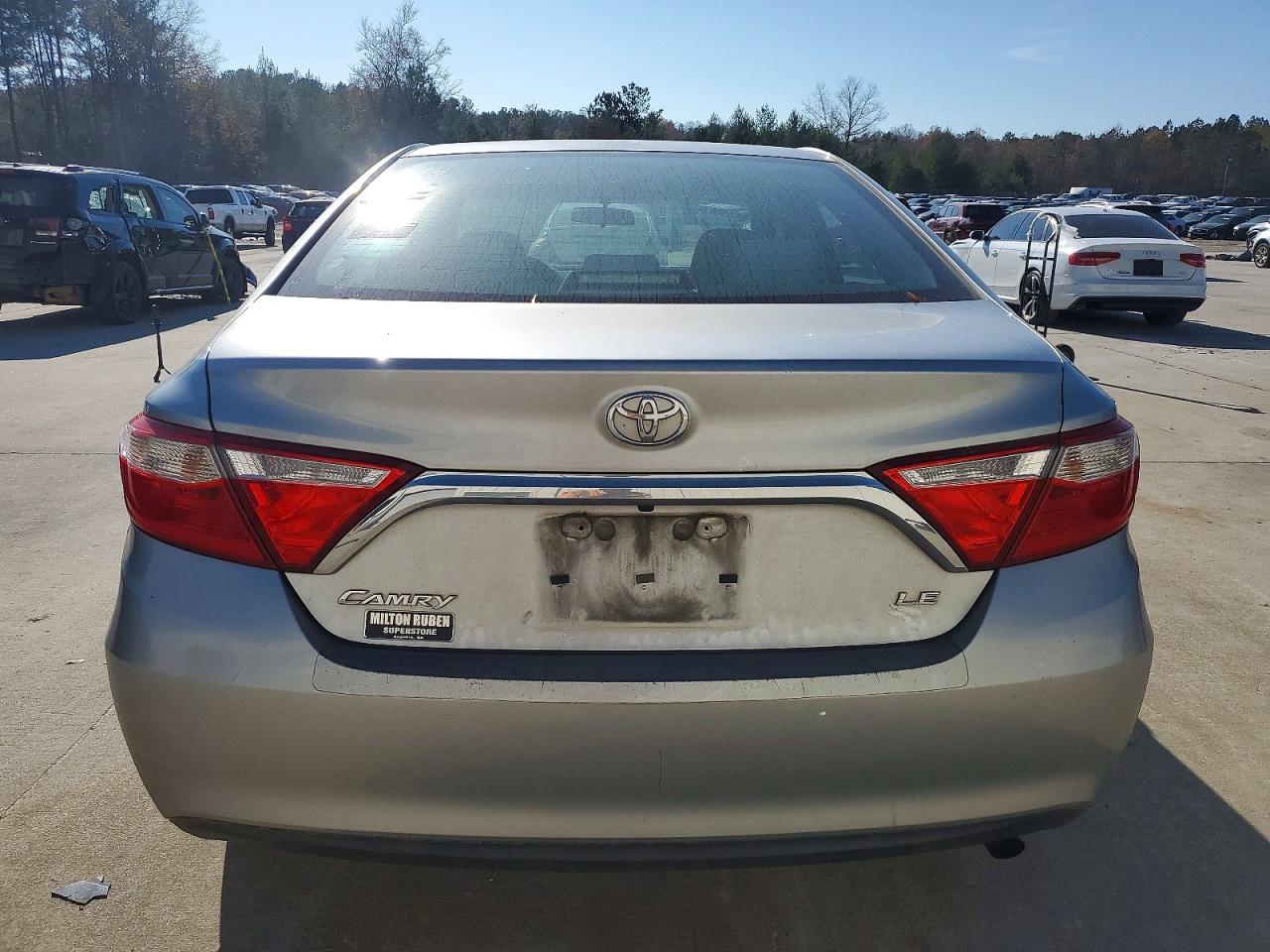 2015 TOYOTA CAMRY LE photo 6