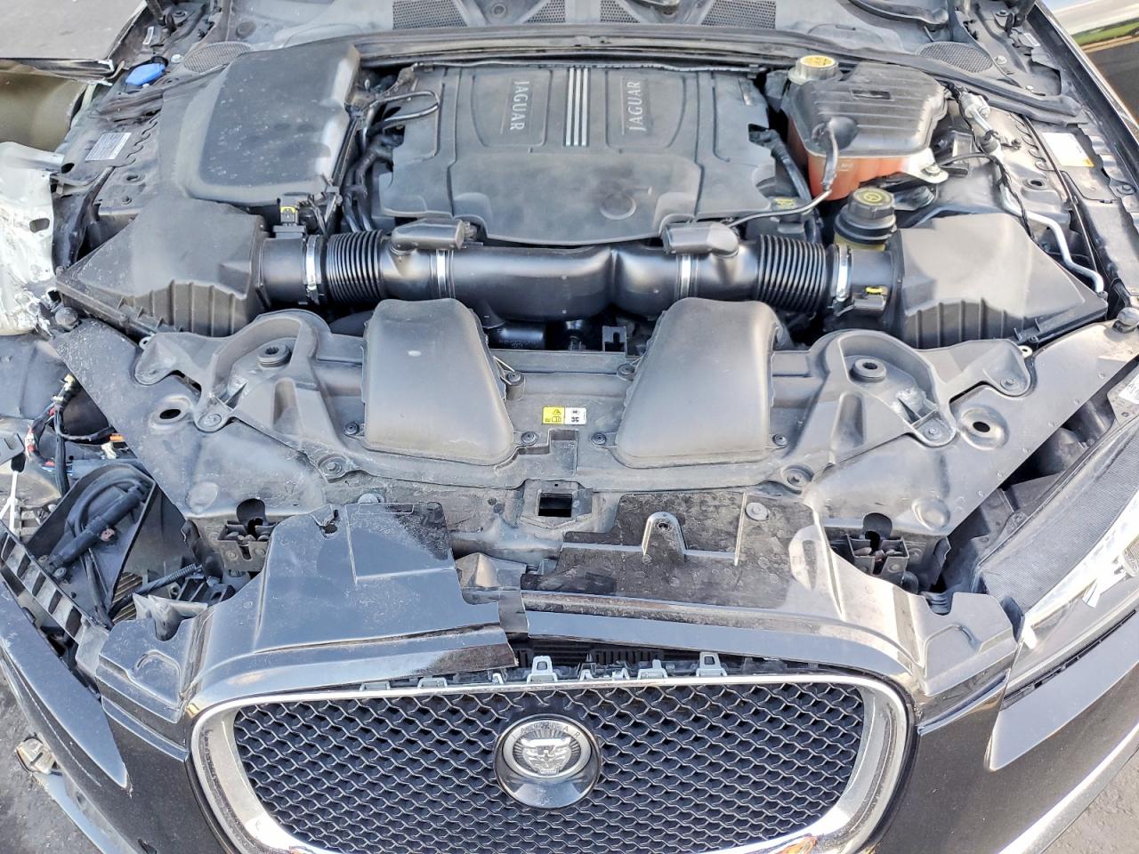 2013 JAGUAR XF SUPERCHARGED photo 11