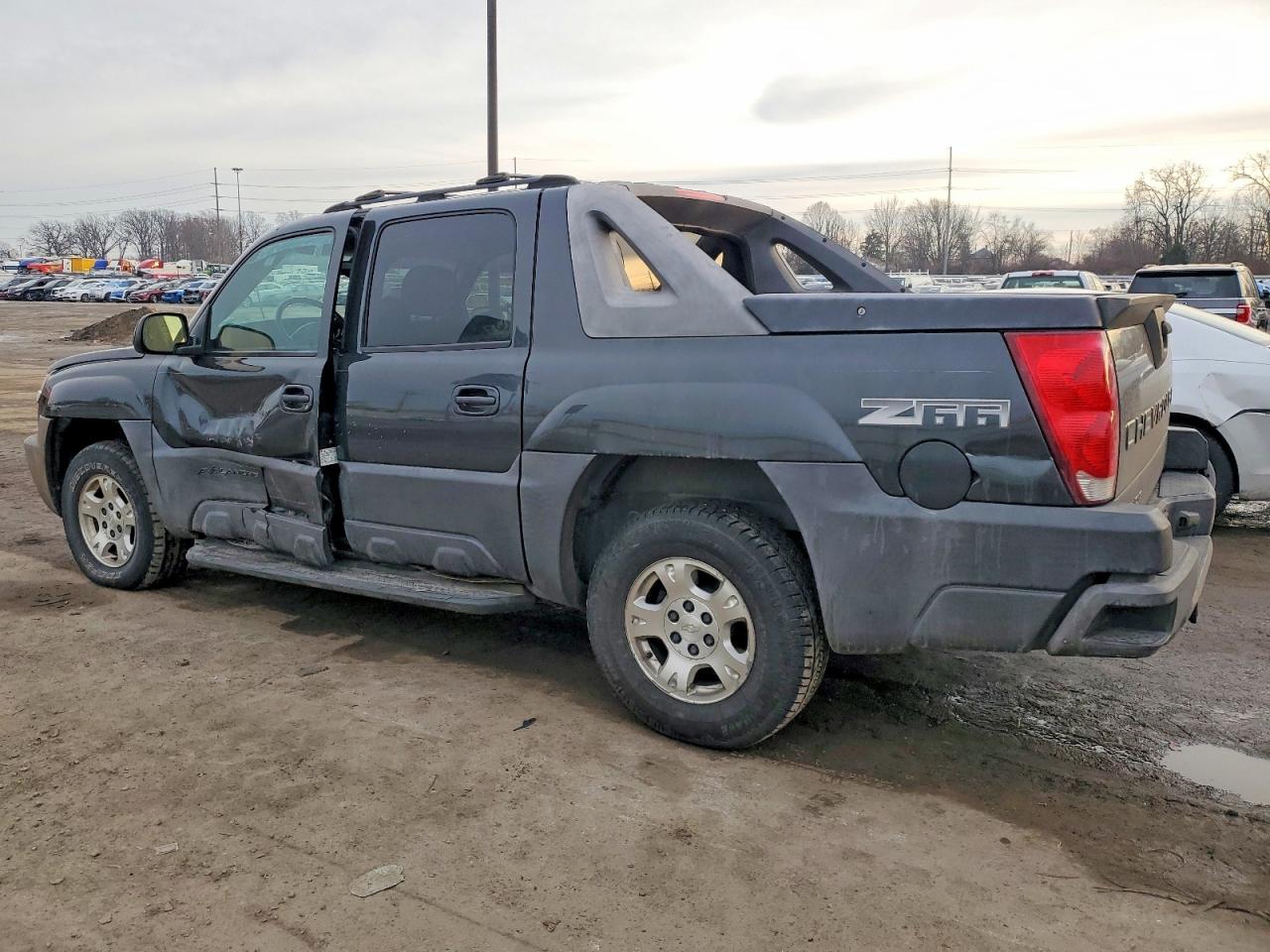 2004 CHEVROLET AVALANCHE C1500 photo 2
