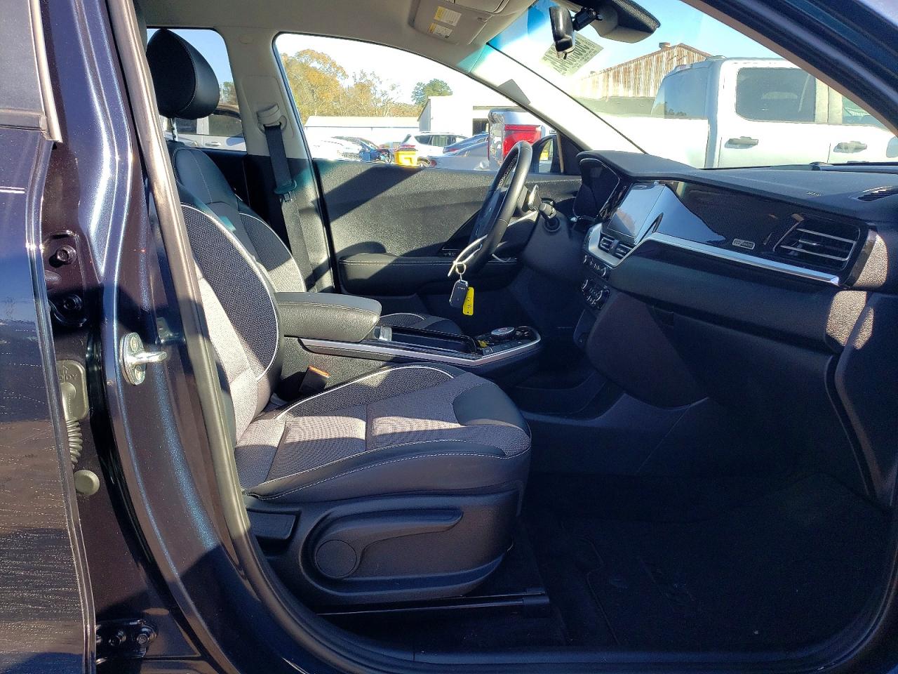 2022 KIA NIRO S photo 7