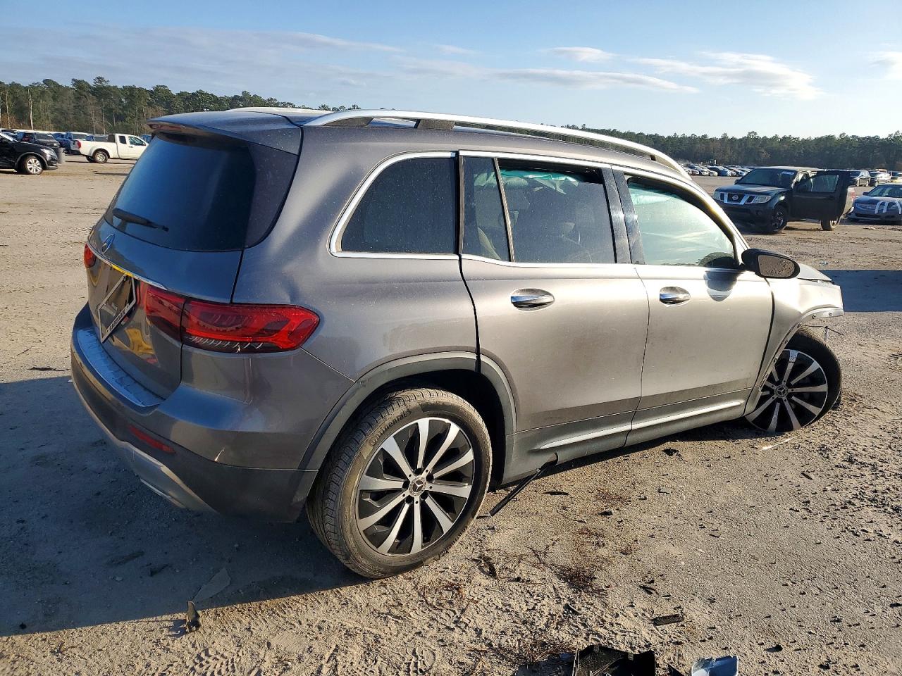 2021 MERCEDES-BENZ GLB 250 photo 3