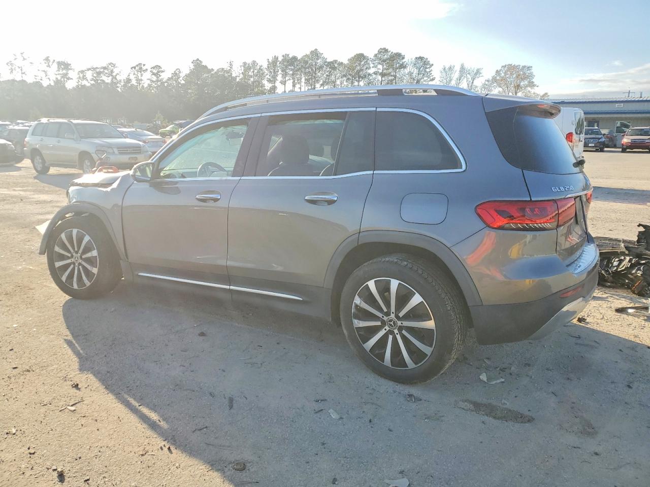 2021 MERCEDES-BENZ GLB 250 photo 2