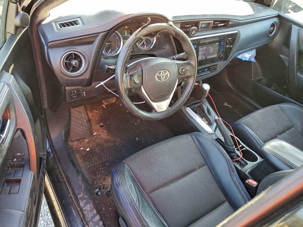 2017 TOYOTA COROLLA L photo 8