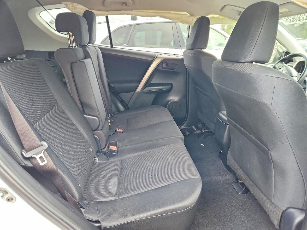 2017 TOYOTA RAV4 LE photo 6
