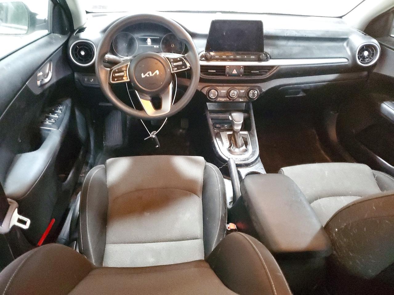 2024 KIA FORTE LX photo 8