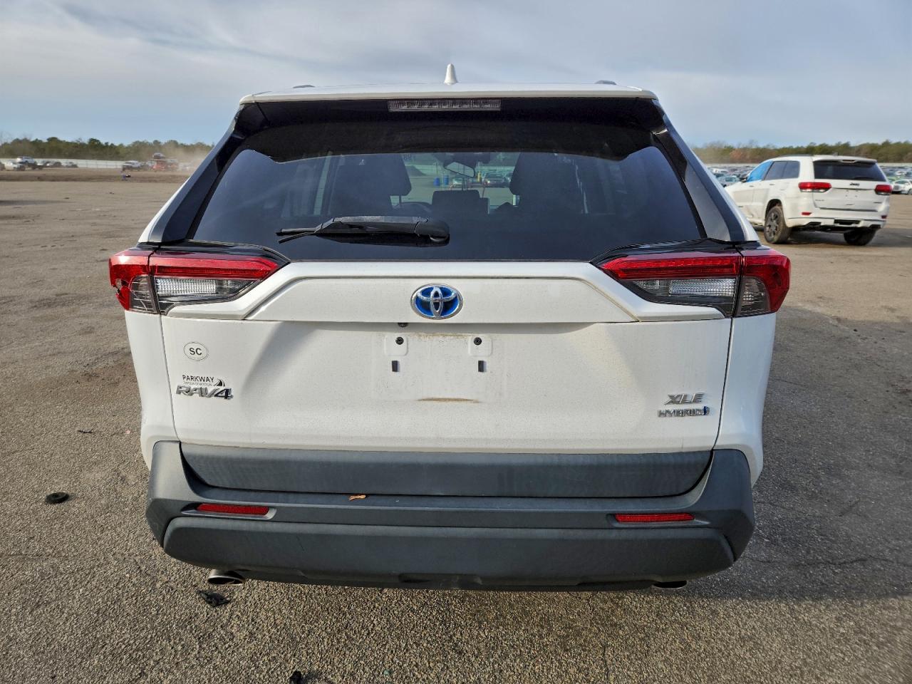 2022 TOYOTA RAV4 XLE photo 6