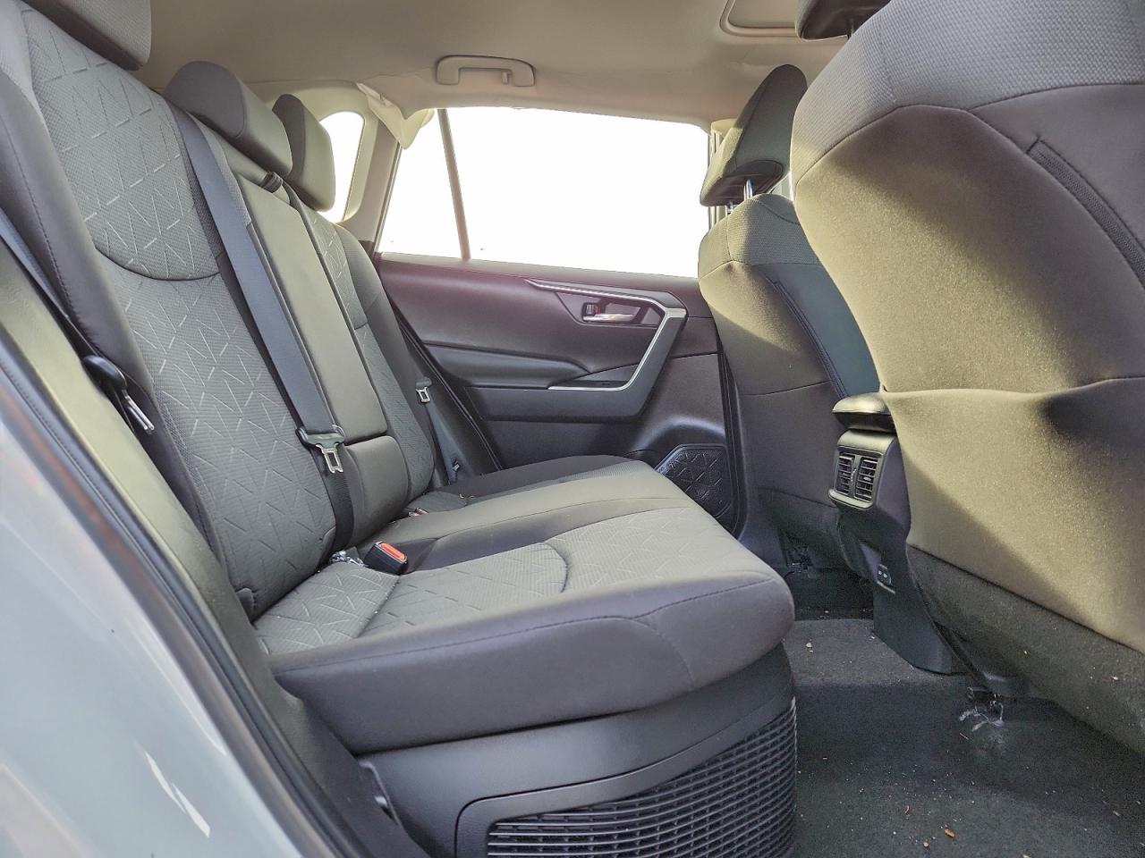 2022 TOYOTA RAV4 XLE photo 11
