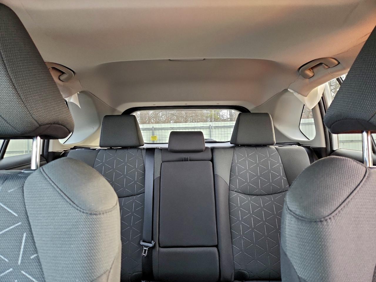 2022 TOYOTA RAV4 XLE photo 10