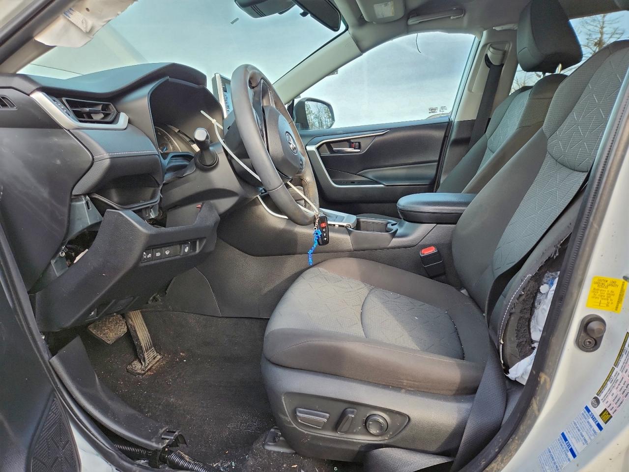 2022 TOYOTA RAV4 XLE photo 7