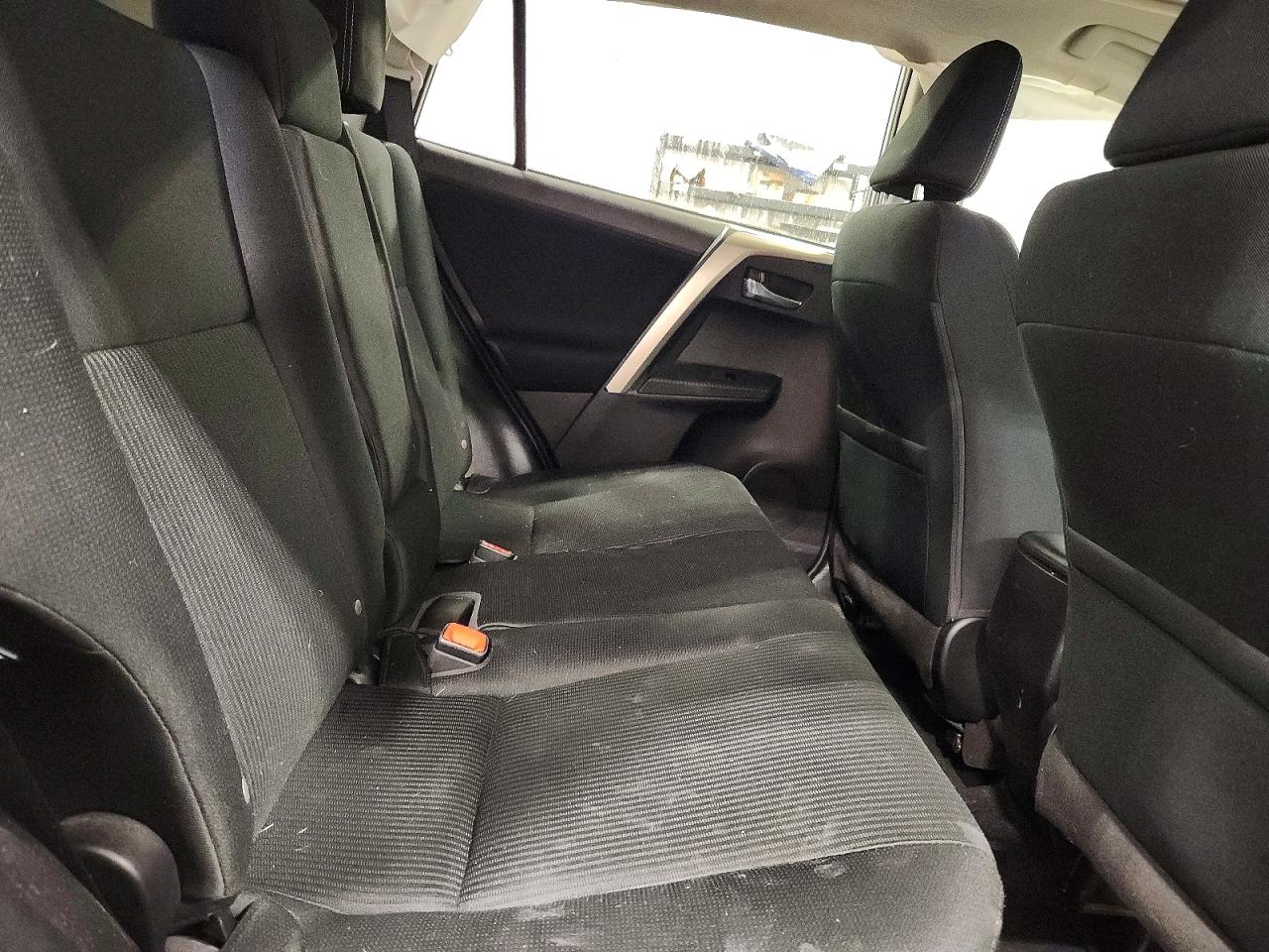 2015 TOYOTA RAV4 XLE photo 11