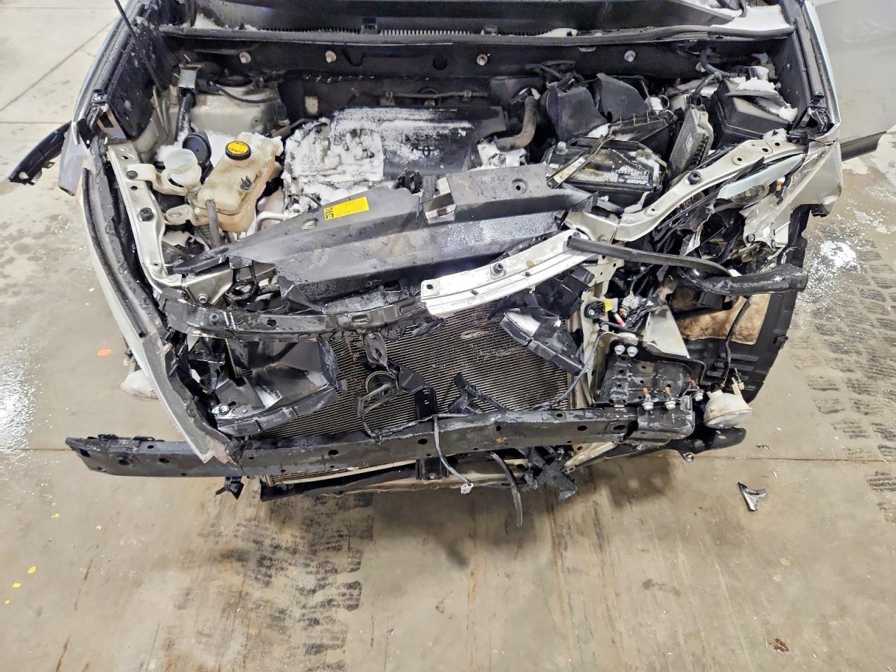 2015 TOYOTA RAV4 XLE photo 12